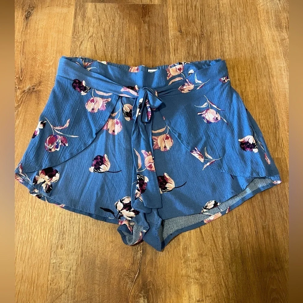 Ivy + Main blue floral wrap tie front shorts - Picture 1 of 2